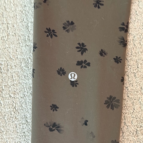 lululemon Wunder Train High Rise Tight 25" - Size 8 - Picture 3 of 3